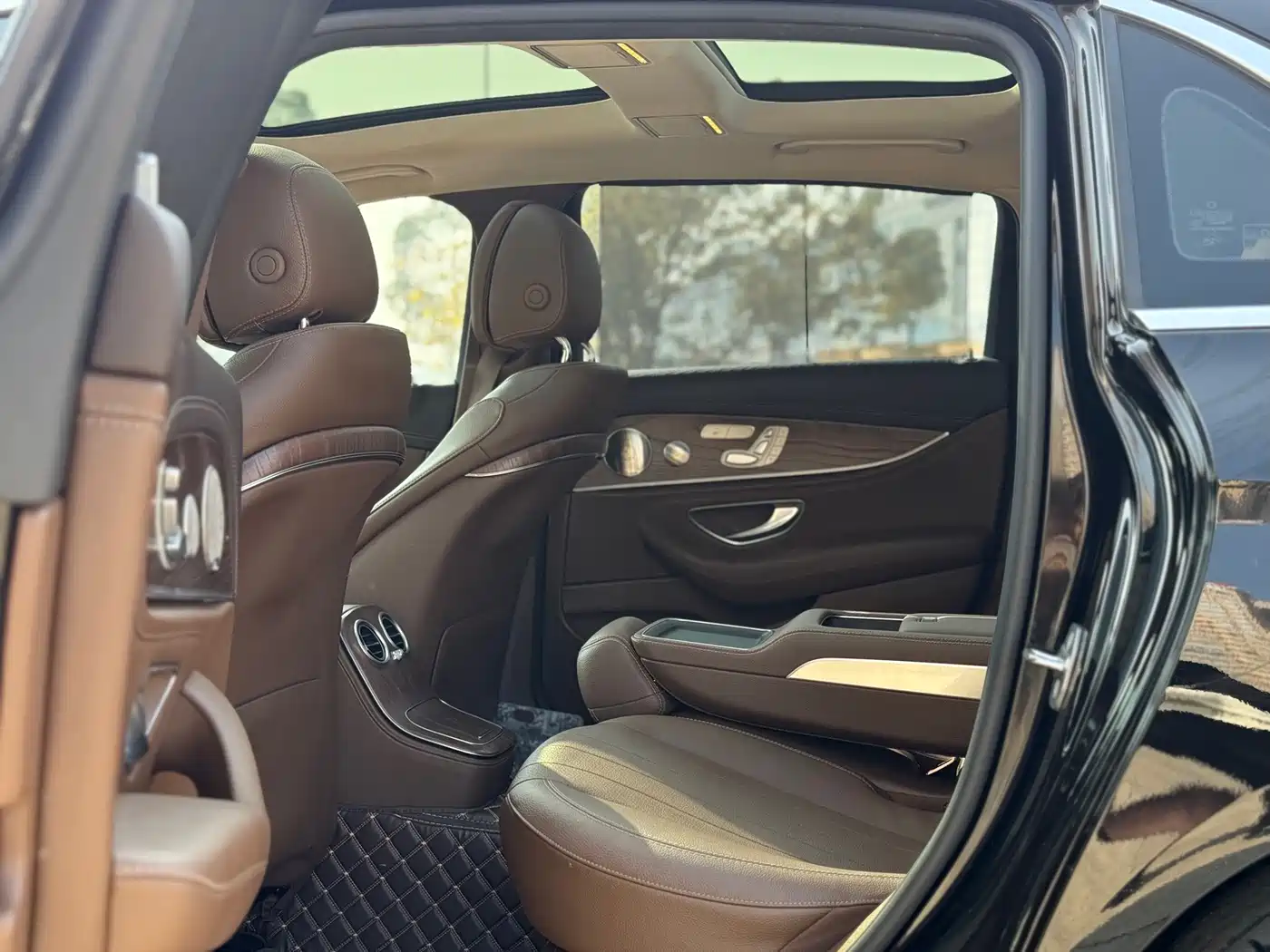 Mercedes-Benz E-Class 2023 E 300 L Luxury фото 8