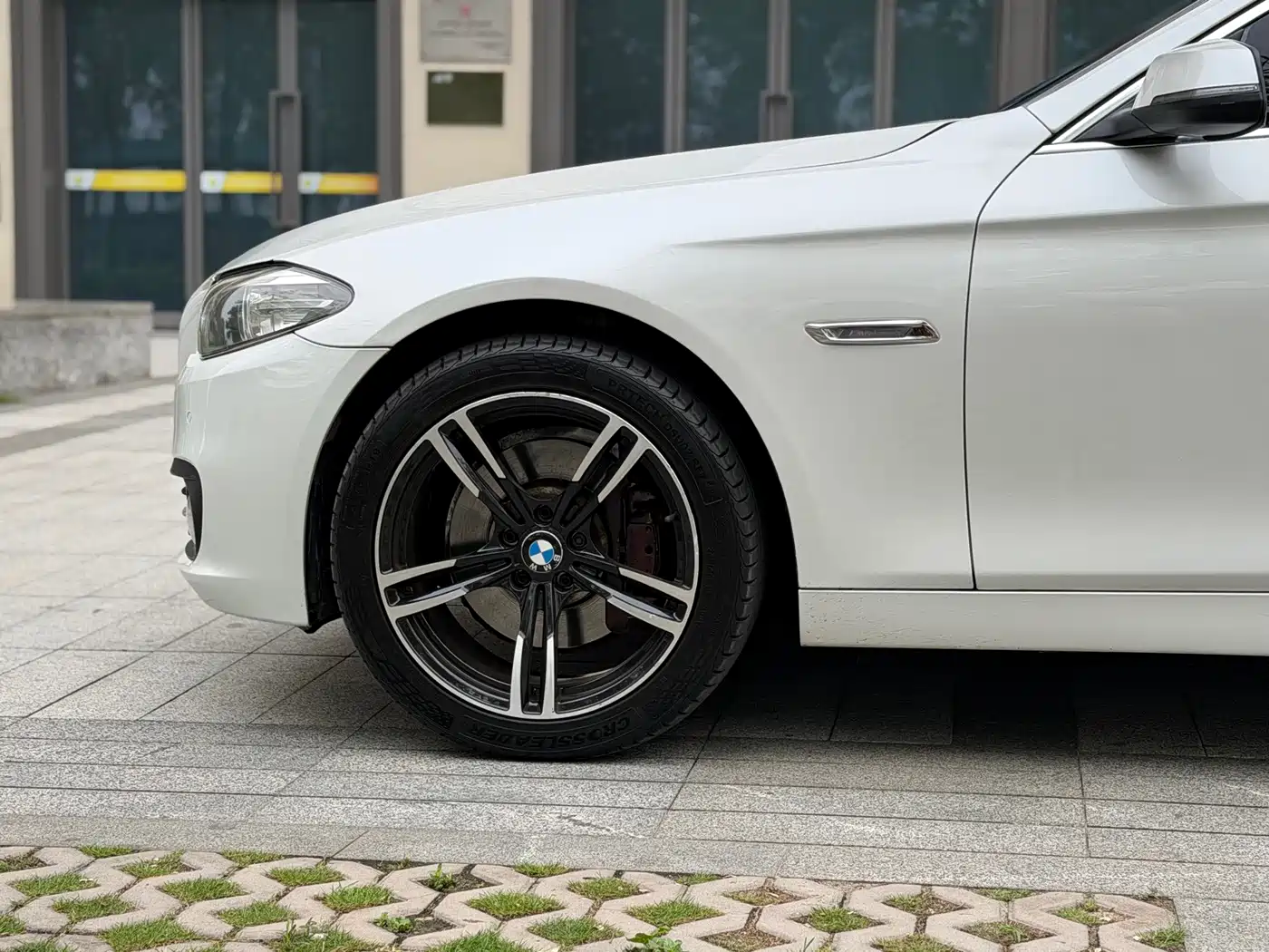 BMW 5 Series 2014 535Li Leadership фото 11
