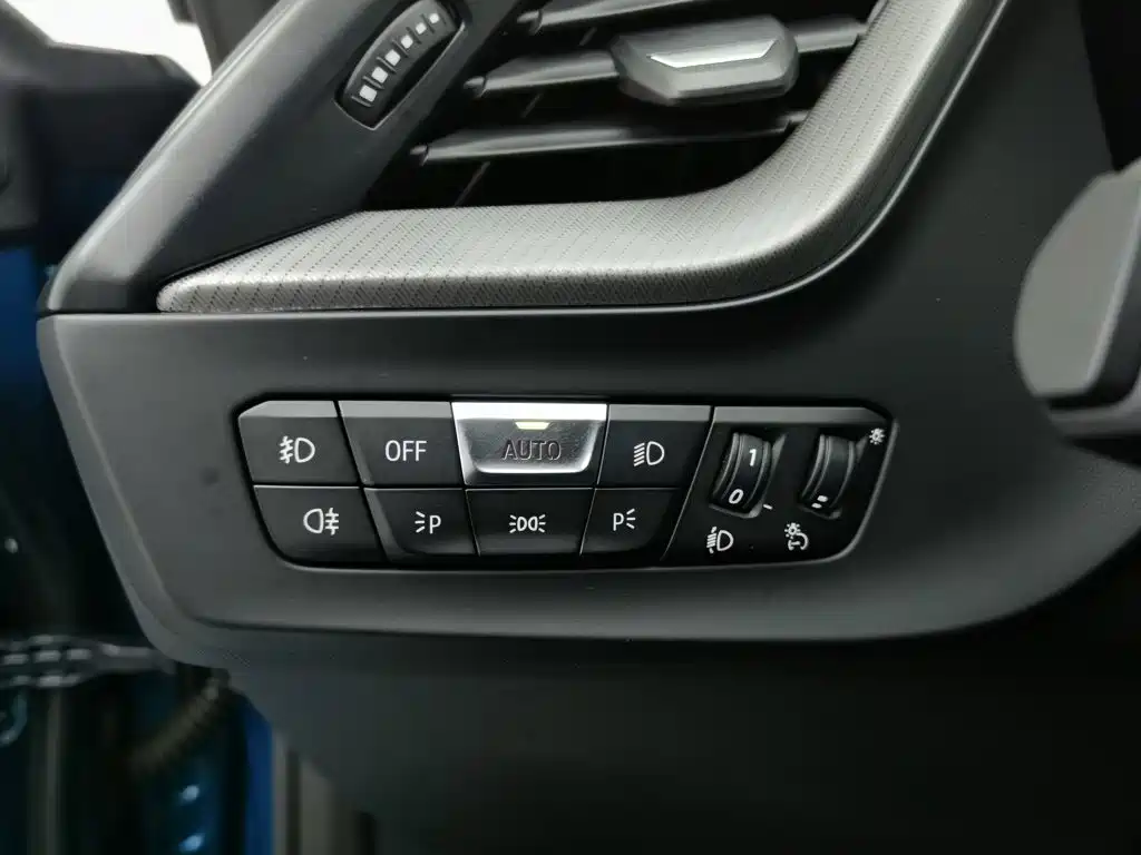 Фото 21 - BMW 2 Series (Import)