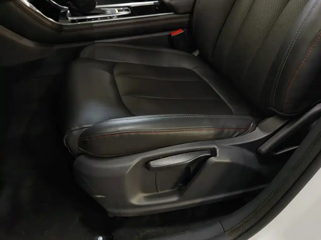 Фото 20 - Changan CS75