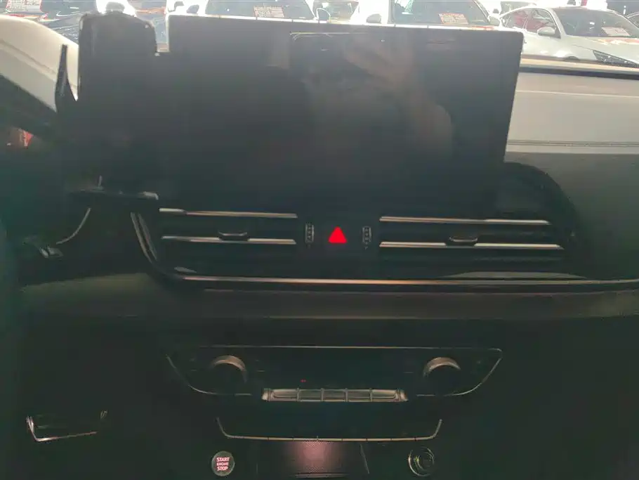Audi Q5L 2024 Model 40 TFSI Luxury Dynamic фото 13