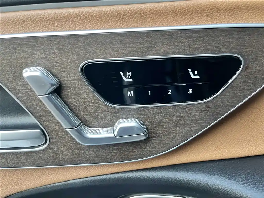 Mercedes-Benz E-Class 2024 E 300 L Fashion фото 9
