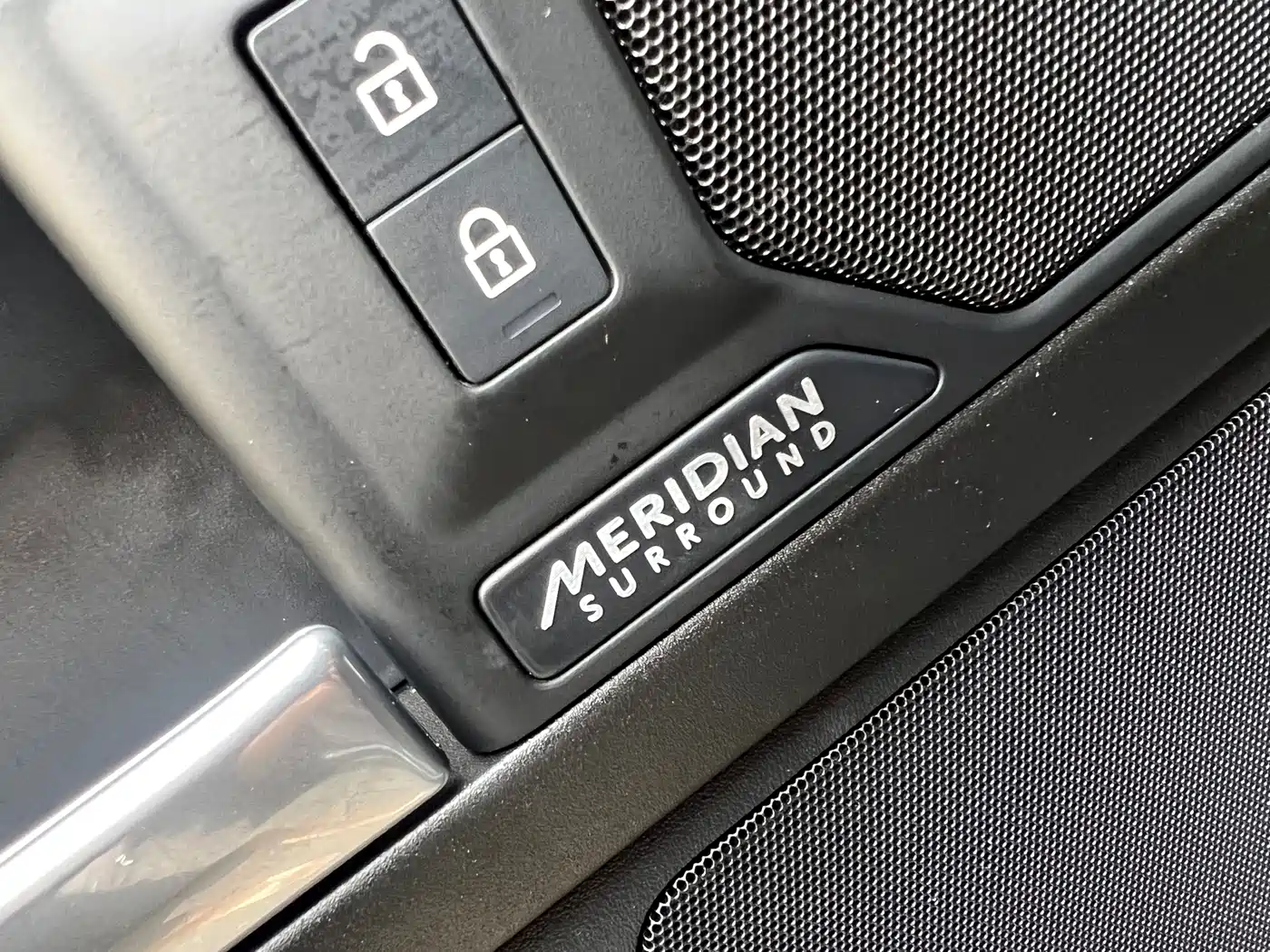 Photo 10 - Land Rover Defender