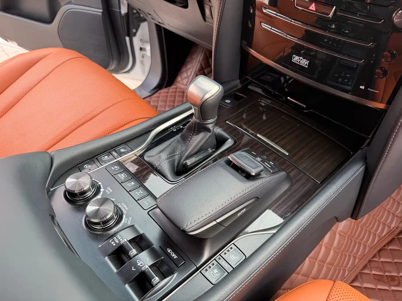 Lexus LX 2016 570 Luxury Premium Edition фото 23