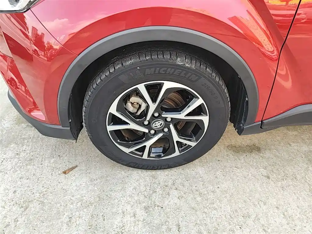 Toyota C-HR 2020 Model 2.0L Leading фото 23