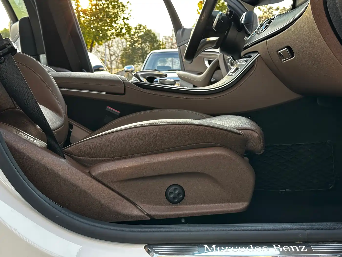 Mercedes-Benz E-Class 2018 E 200 L Sport фото 13