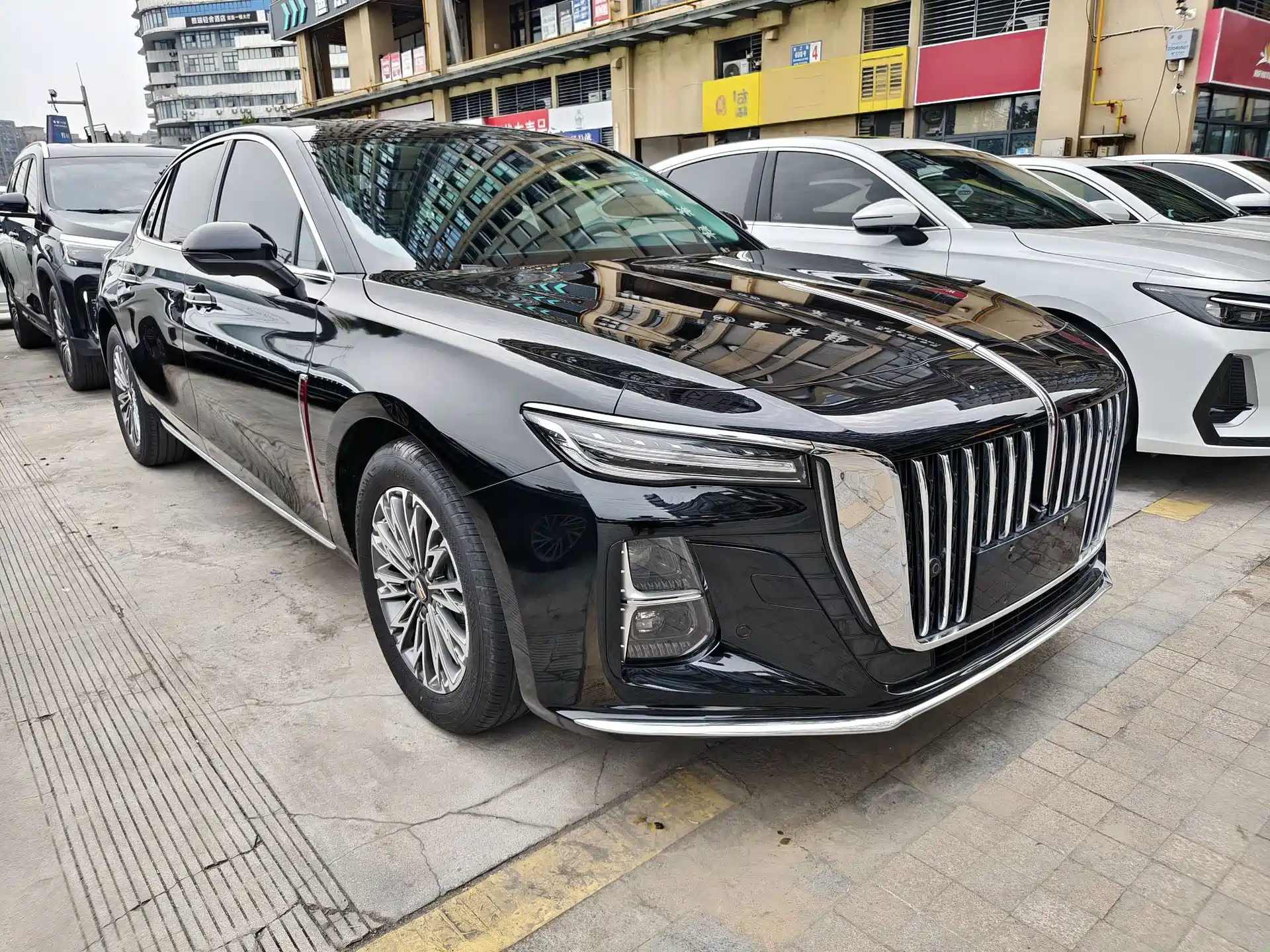 Фото 3 - Hongqi H5