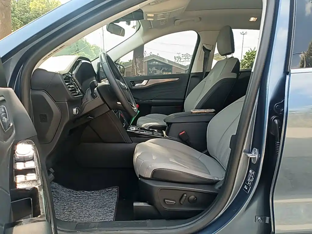 Ford Escape 2023 2020 EcoBoost 245 2WD Premium Edition