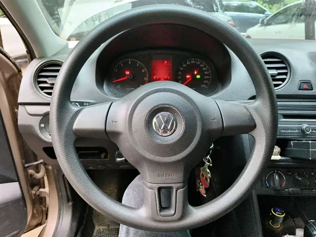 Volkswagen Jetta 2013 1.6L Automatic Fashion фото 3