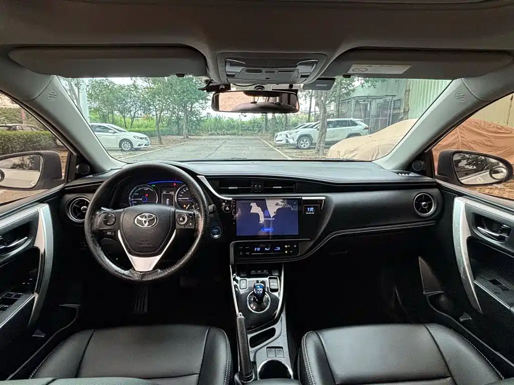 Toyota Corolla Twin Engine E+ 2020 1.8L E-CVT Comfort Edition фото 6