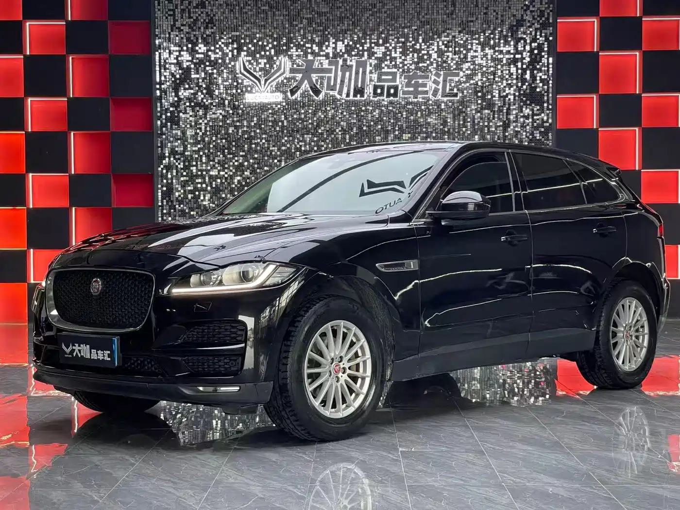 Фото 1 - Jaguar F-PACE
