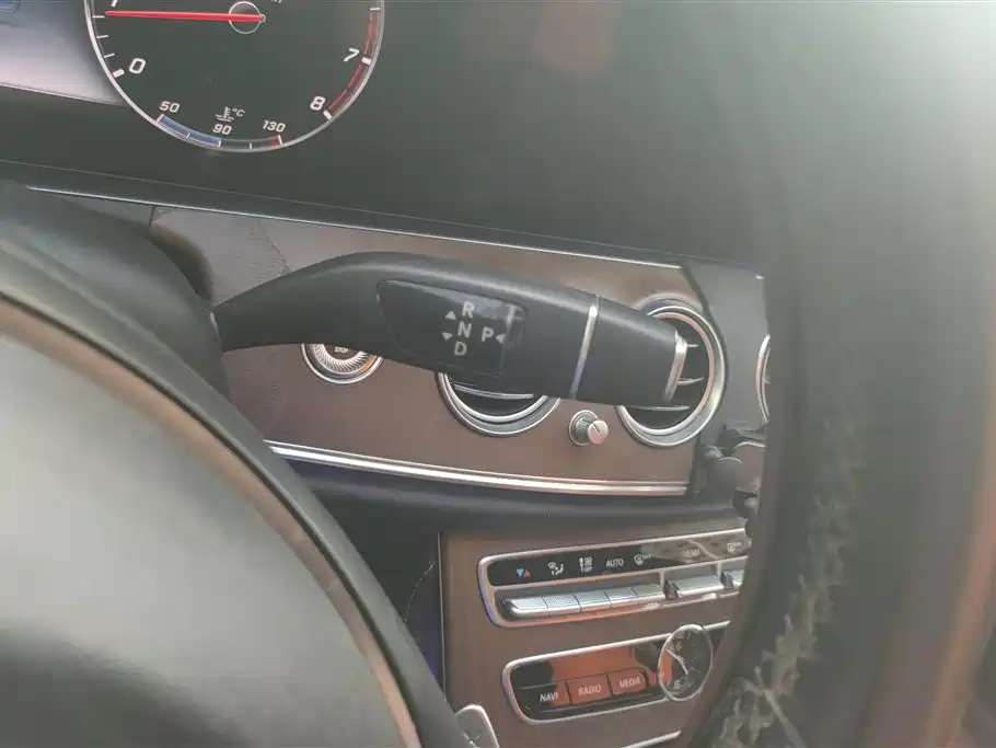 Mercedes-Benz E-Class 2018 Facelift E 200 L фото 16