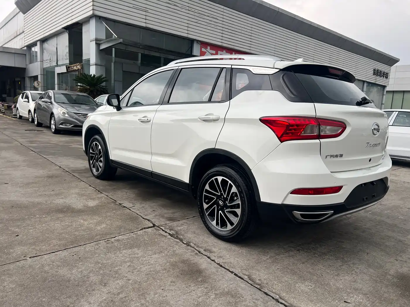 GAC Trumpchi Trumpchi GS4 2016 235T G-DCT Elite Edition фото 6