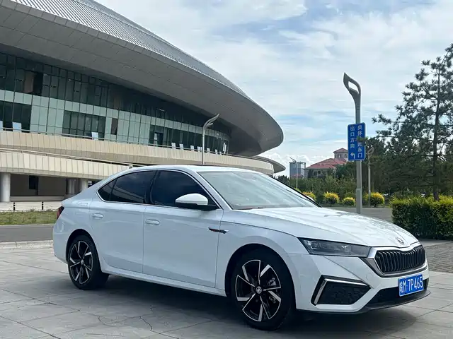 Škoda Octavia 2023 Facelift PRO TSI280 Premium Edition — фото 3