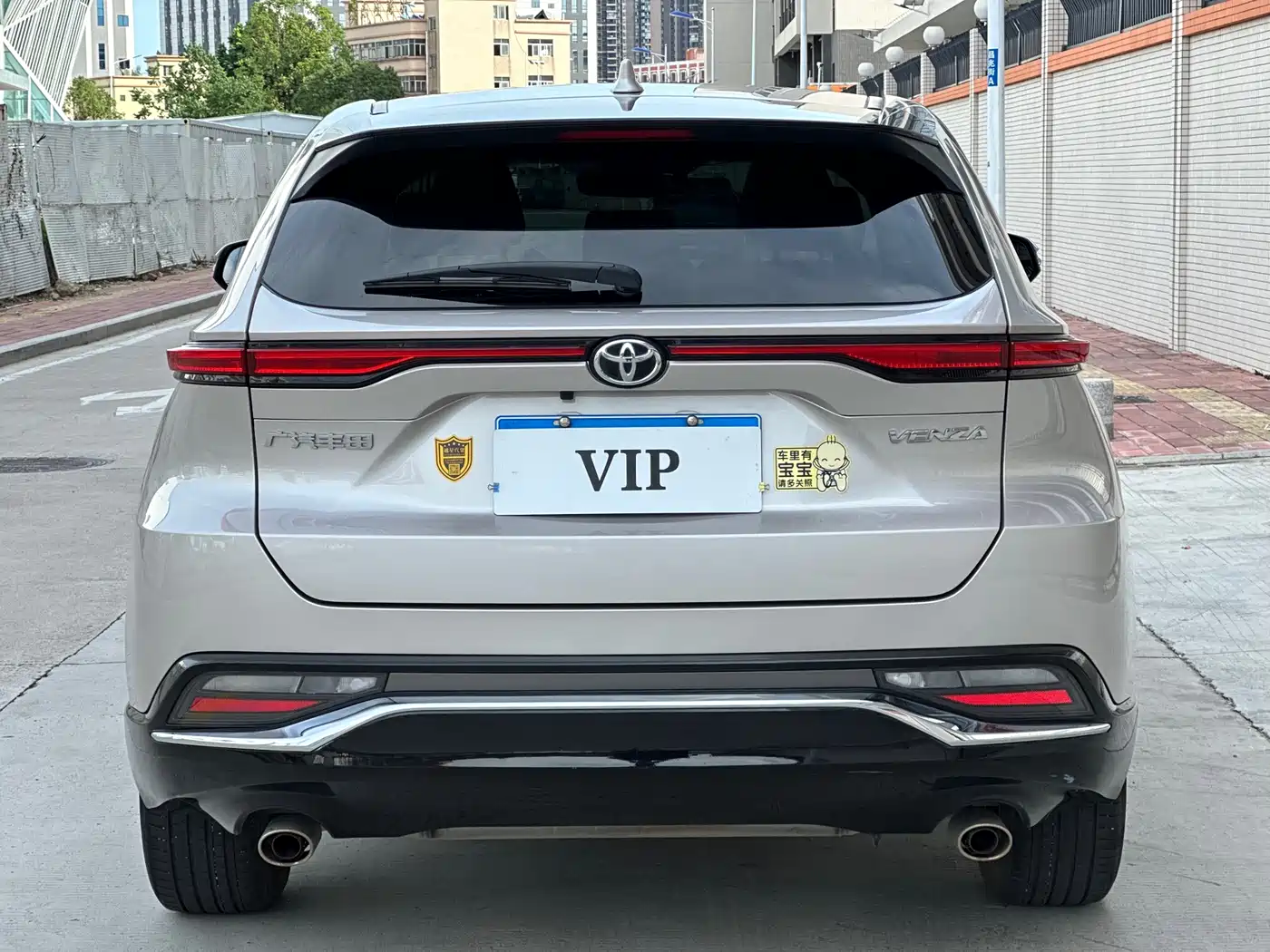 Toyota Venza 2024 2.0L CVT 2WD Luxury Edition фото 8