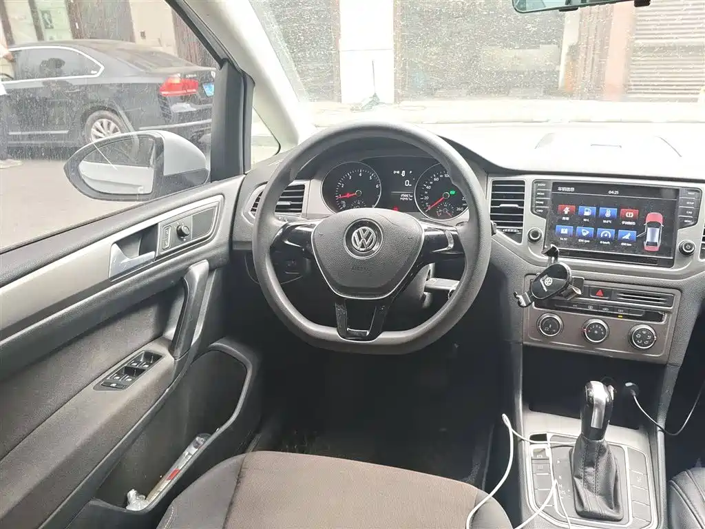 Volkswagen Golf Sportsvan 2016 1.6L Automatic Comfort фото 3