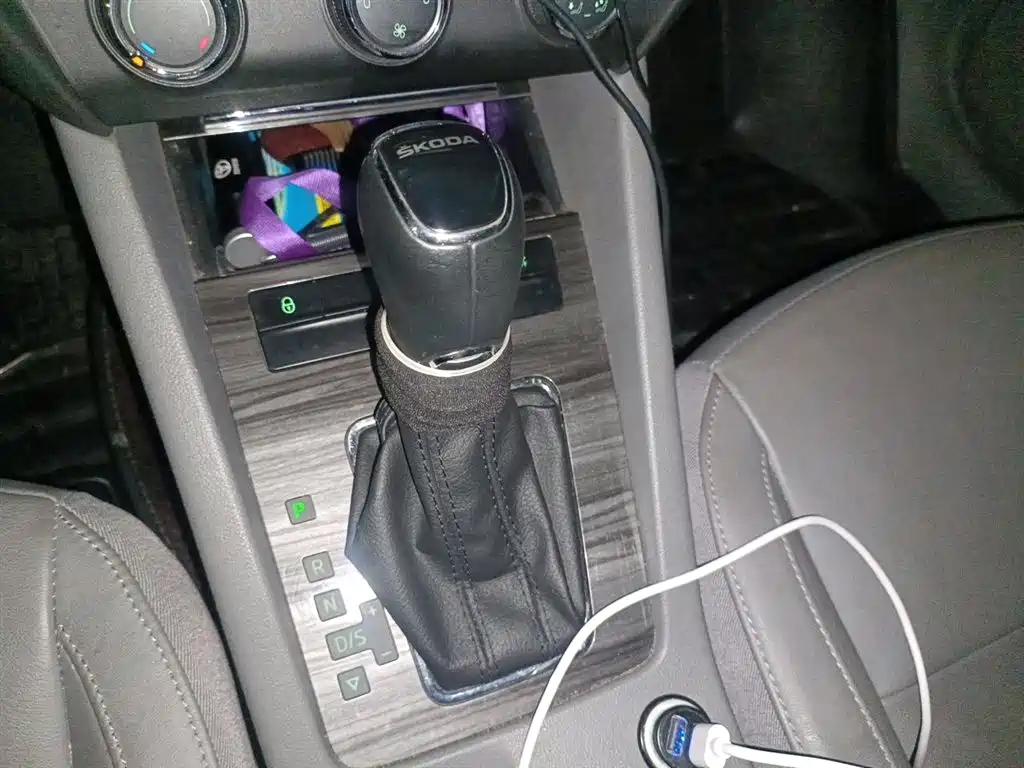 Škoda Octavia 2015 1.6L Automatic逸杰版 фото 7