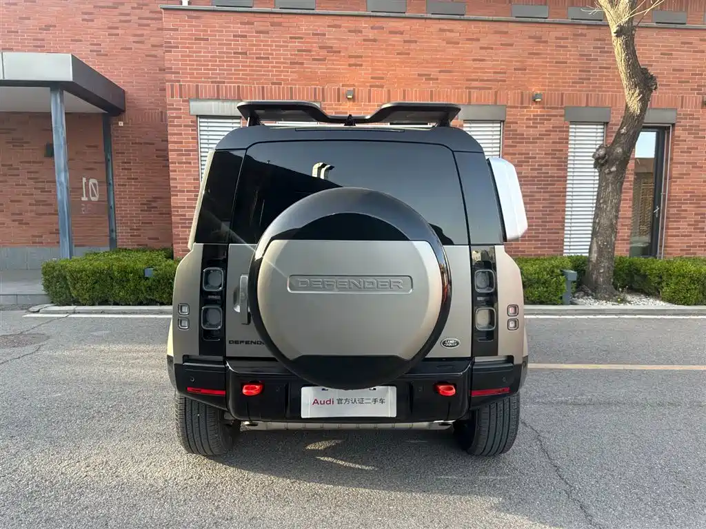 Land Rover Defender 2025 110 3.0T P400 X фото 5