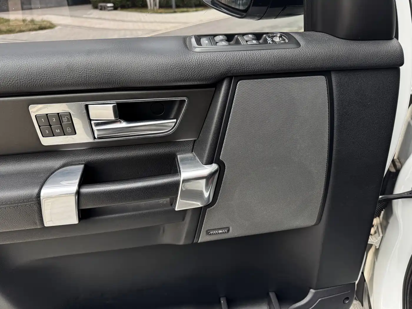 Land Rover Discovery 2016 3.0 SC V6 HSE фото 7