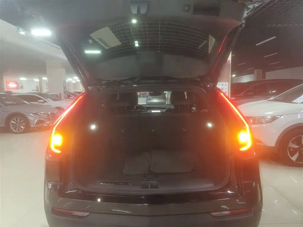 Cadillac XT4 2021 28T FWD Premium Edition фото 18