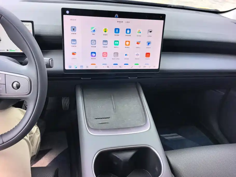 Nissan N6 2025 2025 Mid Configuration
