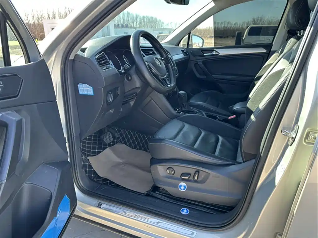 Volkswagen Tiguan L 2017 330TSI Automatic 2WD Luxury Edition фото 16