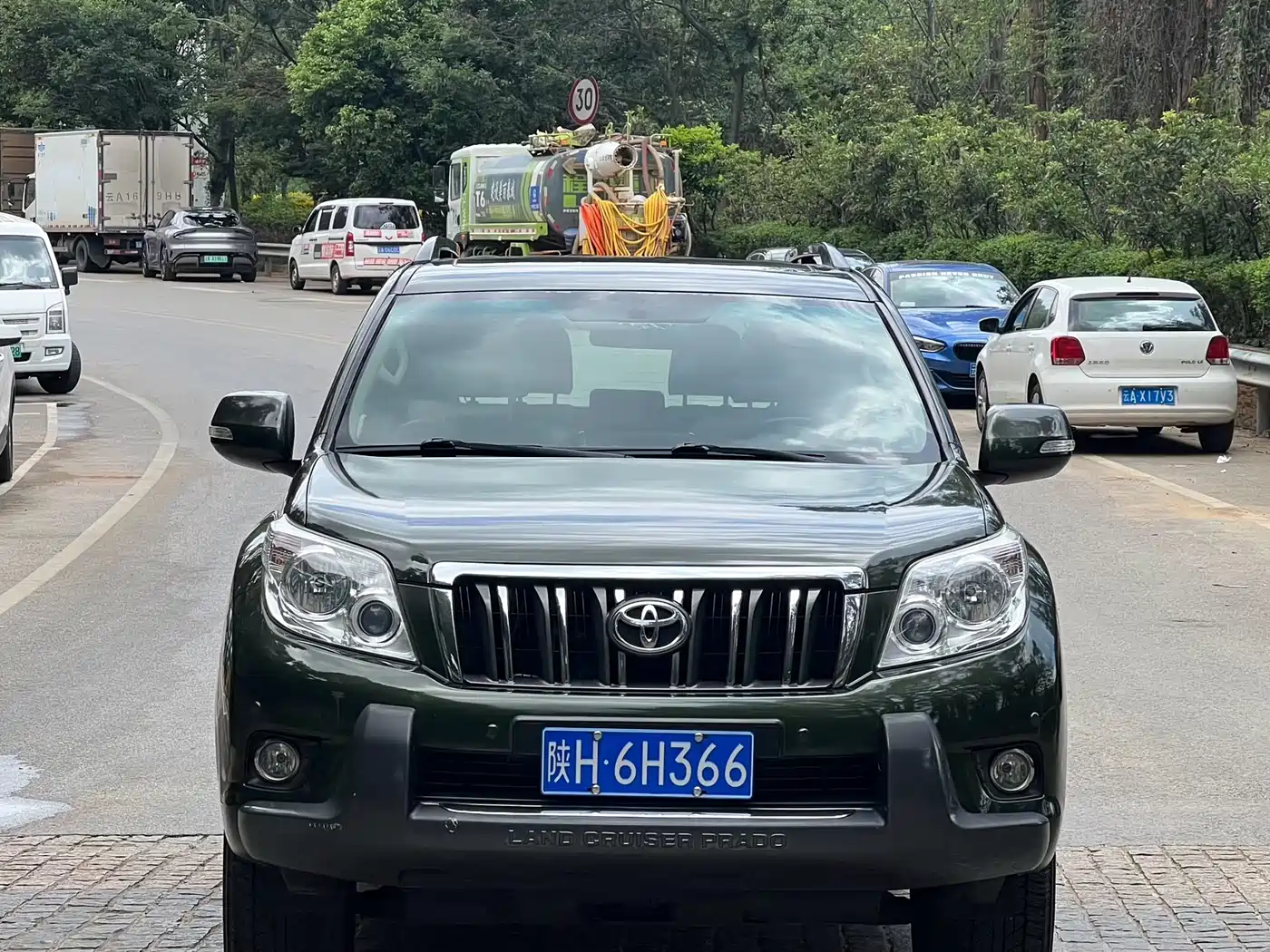 Toyota Prado 2010 4.0L Automatic TX-L фото 2