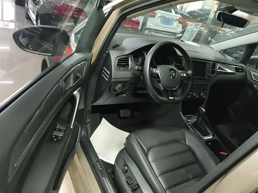 Volkswagen Golf Sportsvan 2016 230TSI Automatic Luxury фото 16