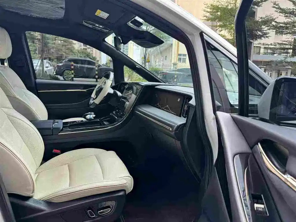 Photo 8 - GAC Trumpchi M8