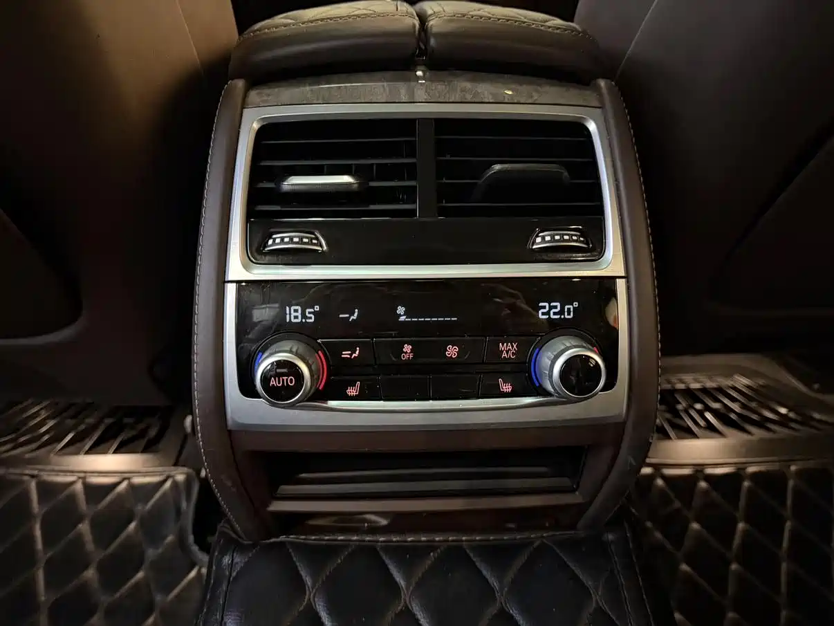 BMW 7 Series 2021 Model 740Li Leading Luxury Package фото 12
