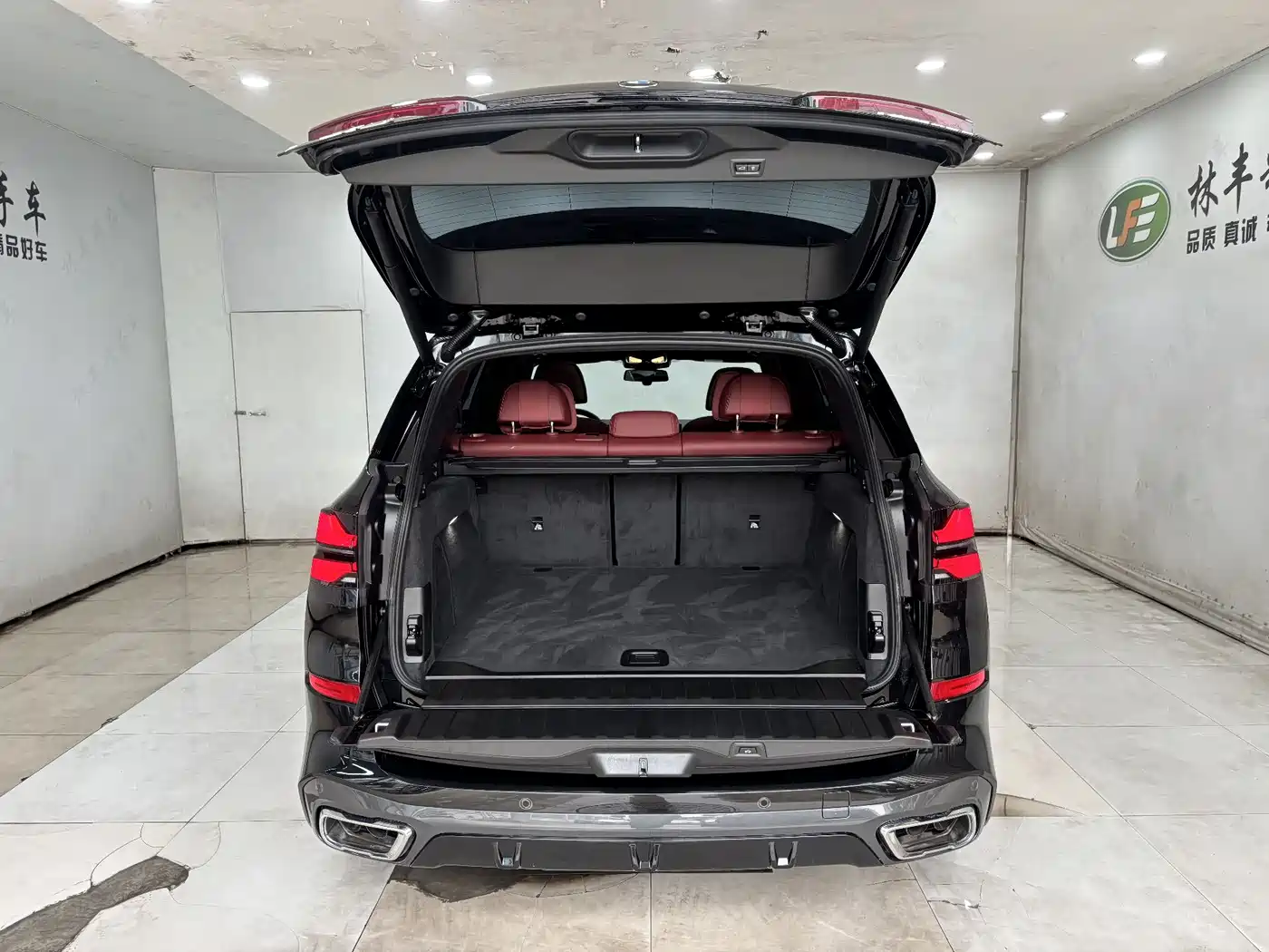 BMW X5 2025 Model xDrive 40Li M Sport Blackout Package фото 30