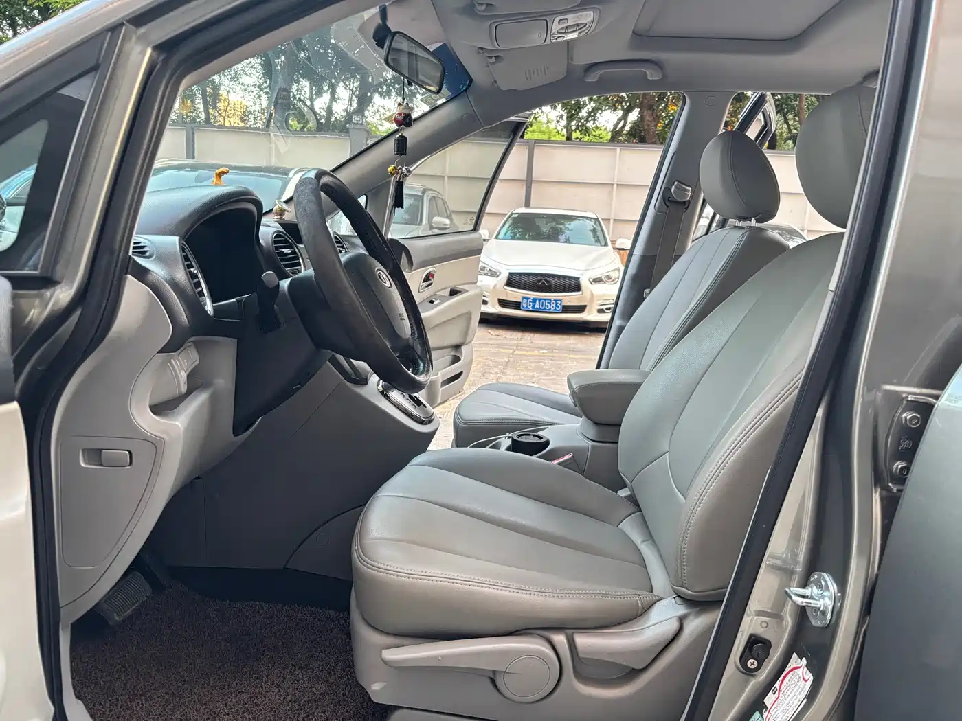 Kia Carens 2010 2011 2.0L 7-Seater Automatic Luxury