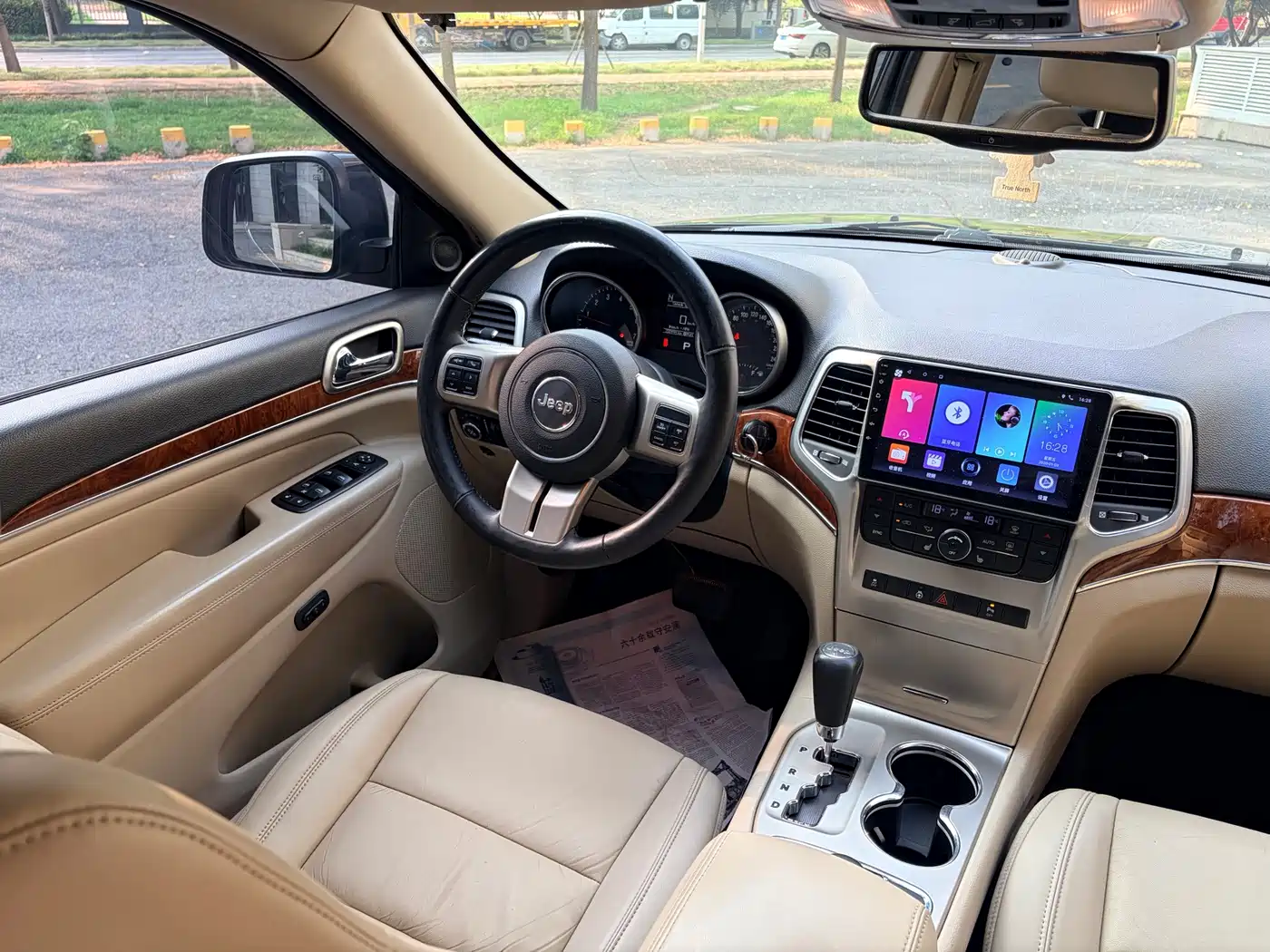 Jeep Grand Cherokee (Import) 2011 2011 Facelift 3.6L Anniversary Navigation Luxury