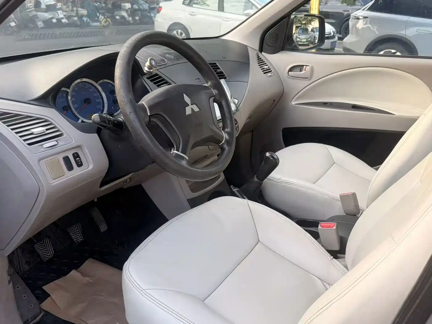 Mitsubishi Zinger 2014 2011 2.0L Manual Luxury