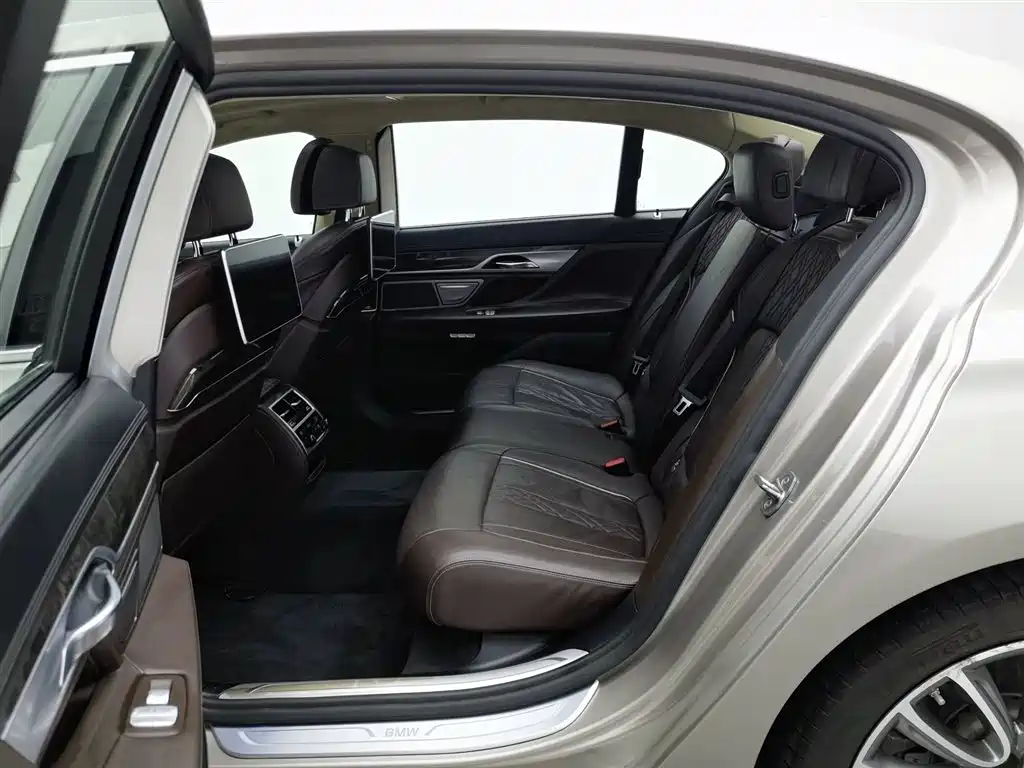 BMW 7 Series 2018 740Li Leading Type Excellence Package фото 15
