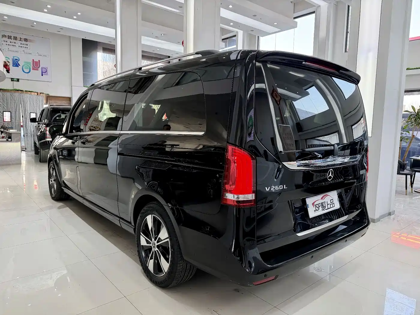Mercedes-Benz V-Class 2021 V 260 L Long Wheelbase Premium Edition фото 16