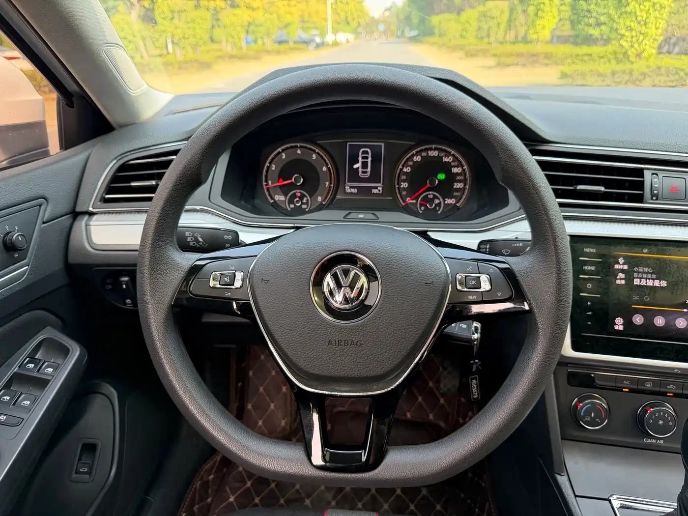 VOLKSWAGEN LINGDU