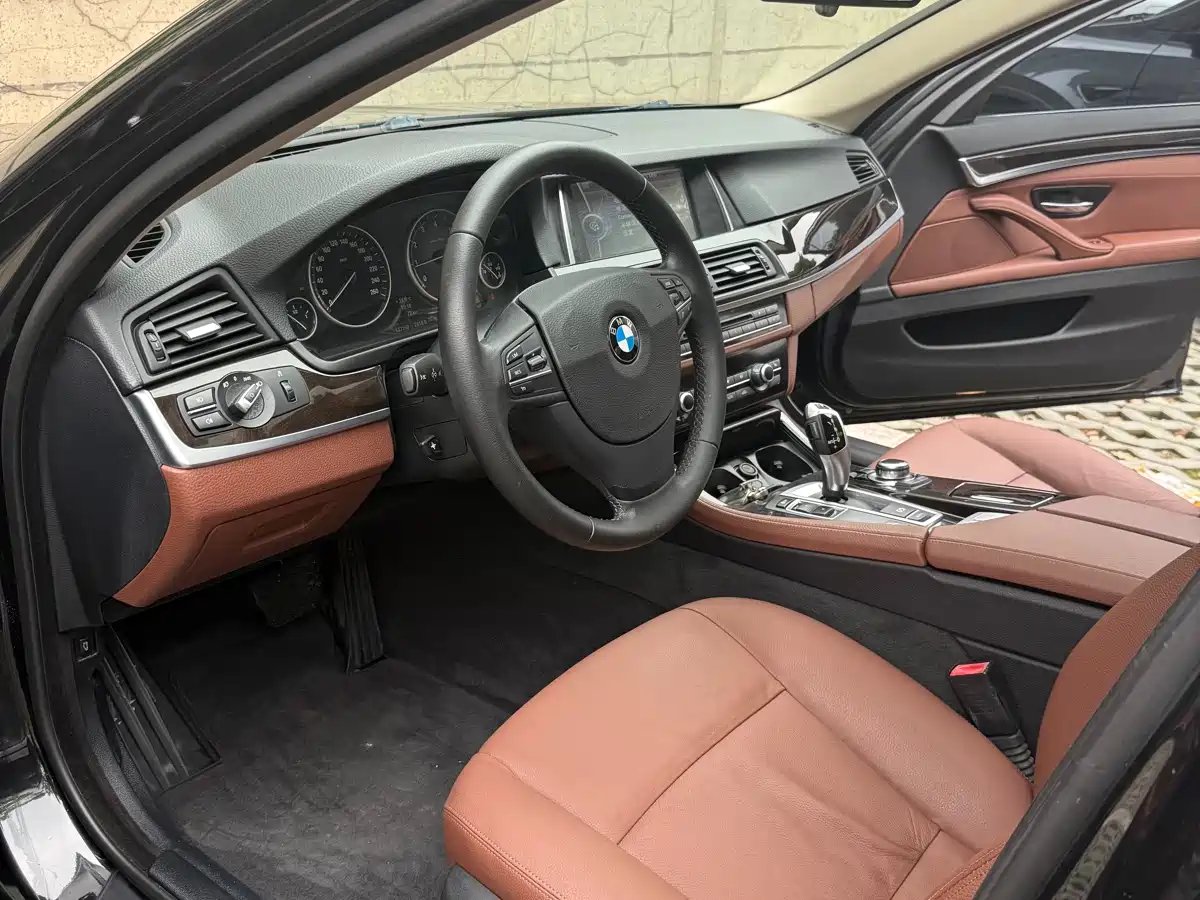 BMW 5 Series 2014 525Li Leading фото 7