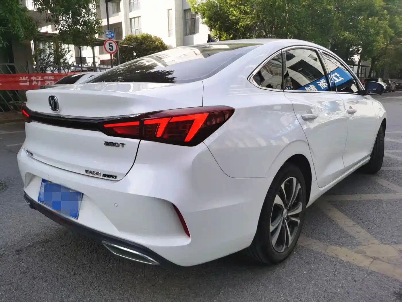 Фото 13 - Changan Eado