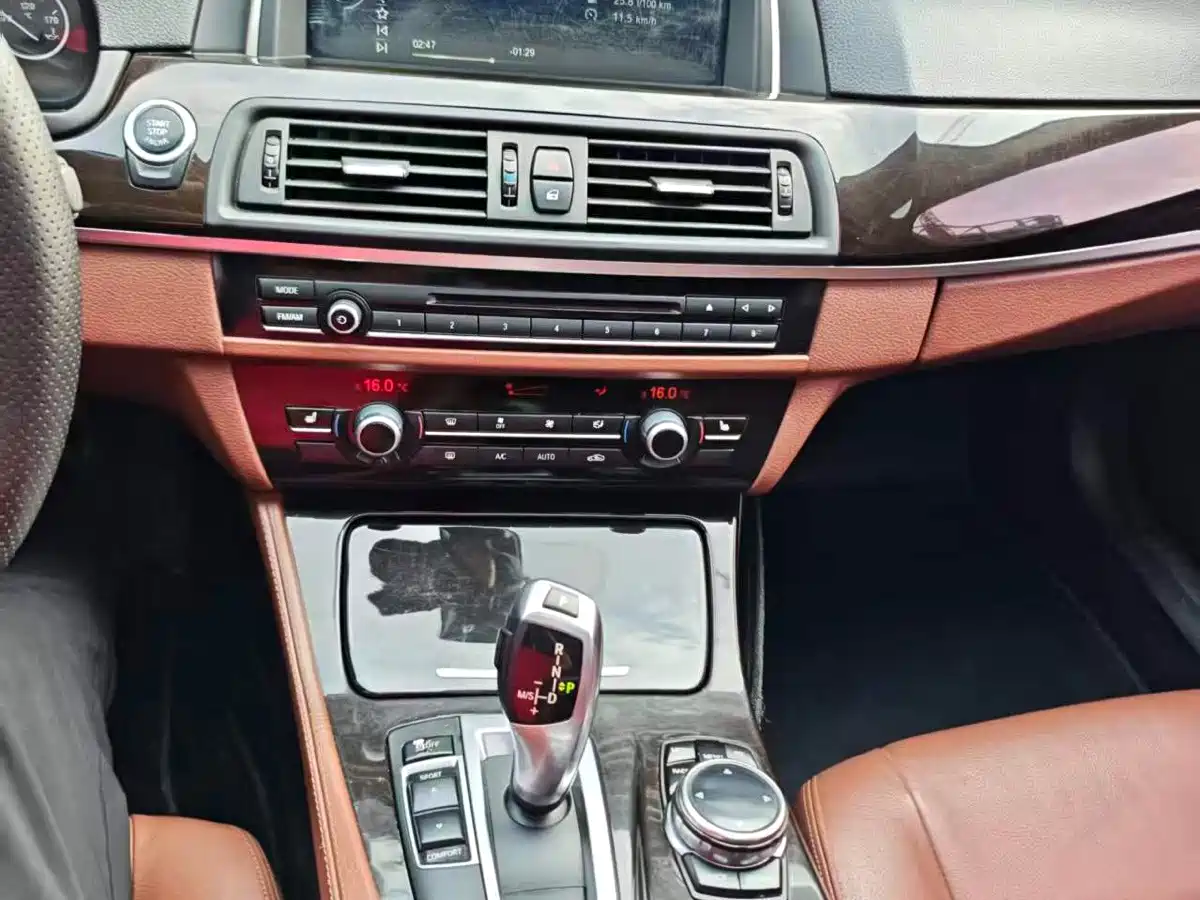 Фото 12 - BMW 5 Series