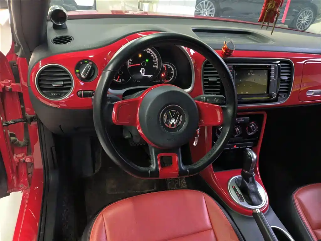 Volkswagen Beetle 2018 180TSI Easy Joy Edition фото 11