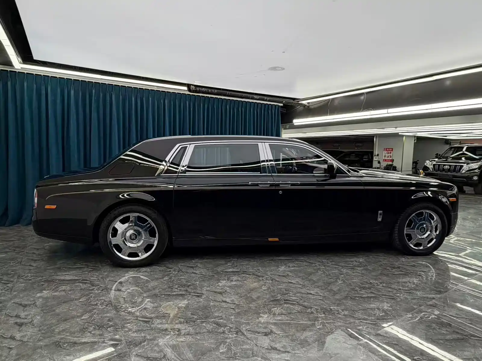Фото 3 - Rolls-Royce Phantom