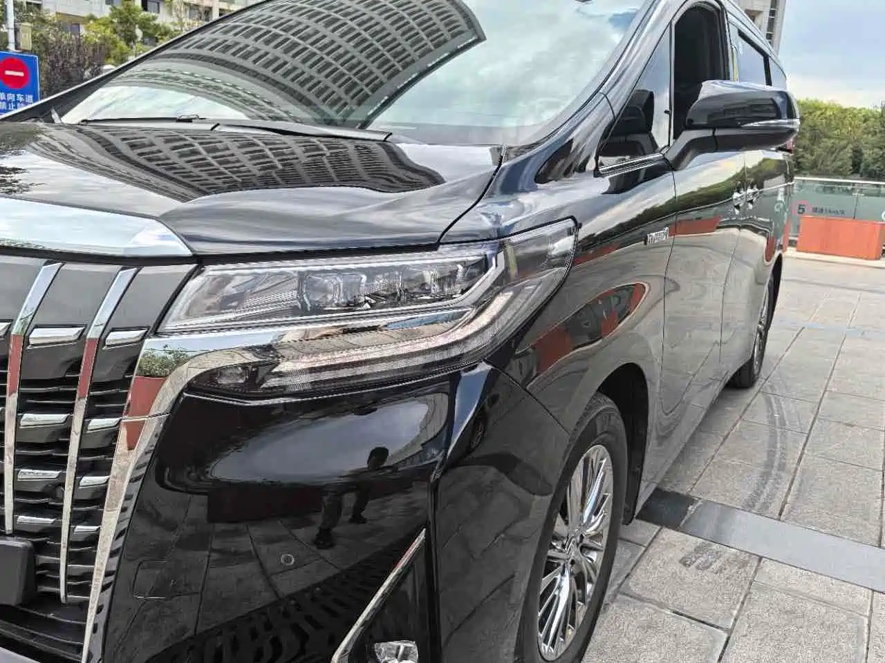 Toyota Alphard 2021 Hybrid 2.5L Premium фото 10