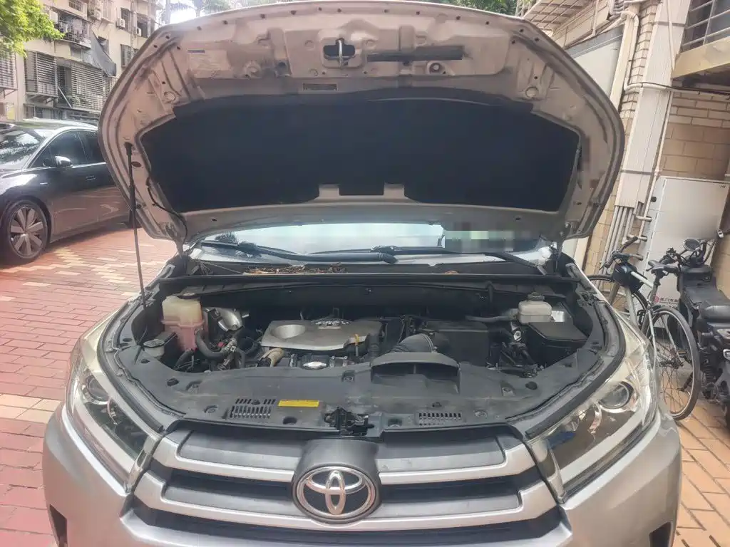 Фото 11 - Toyota Highlander