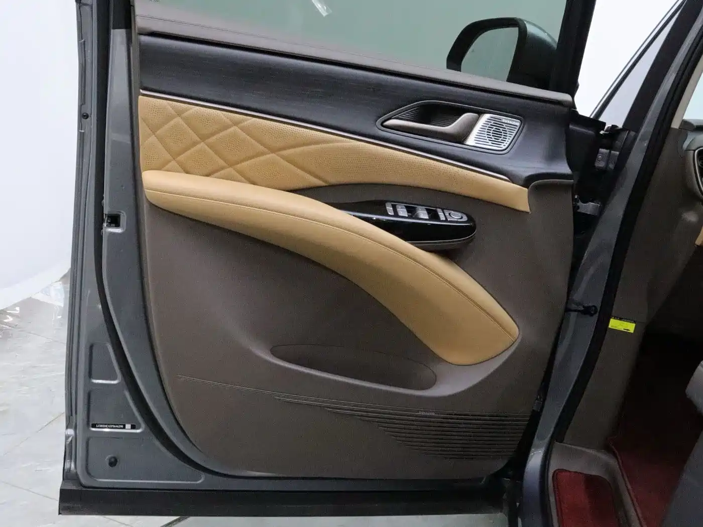 Denza D9 2023 2022 DM-i 970 AWD Flagship