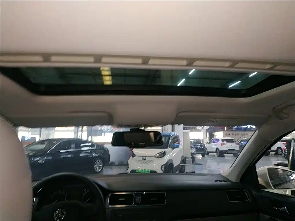 Škoda Rapid 2016 1.6L Automatic Pioneer Edition фото 8