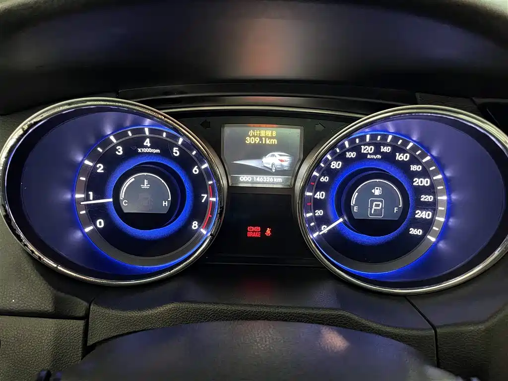 Hyundai Sonata 2014 2.0L Automatic Luxury фото 12