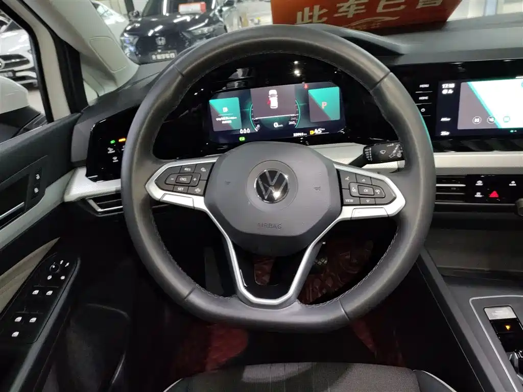 Volkswagen Golf 2023 Facelift 280TSI DSG Pro фото 3