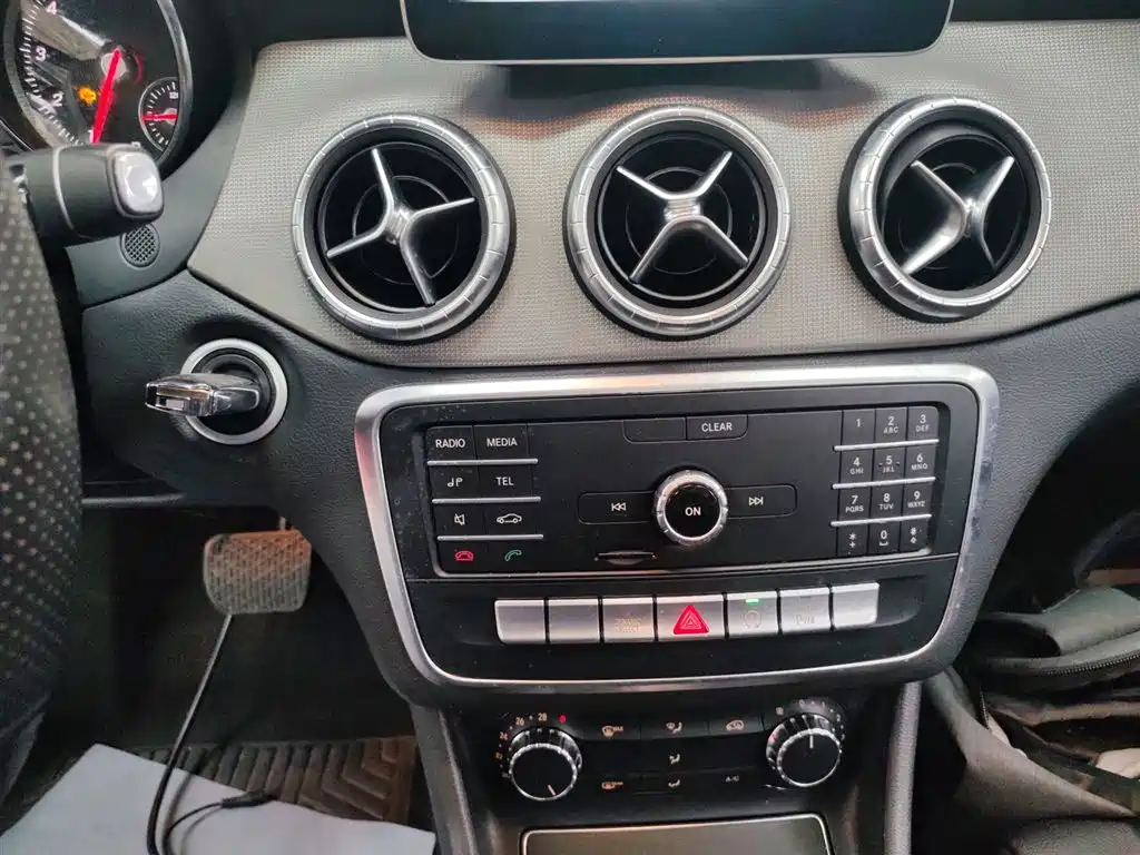 Mercedes-Benz CLA (Import) 2018 CLA 200 Dynamic Edition фото 13