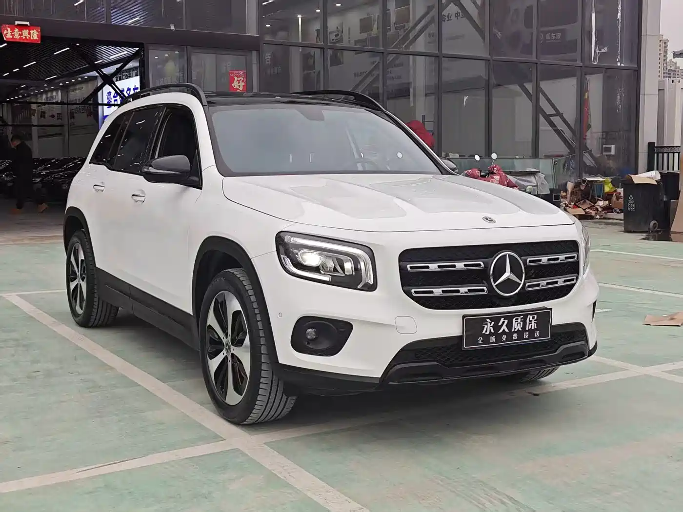 MERCEDES-BENZ GLB